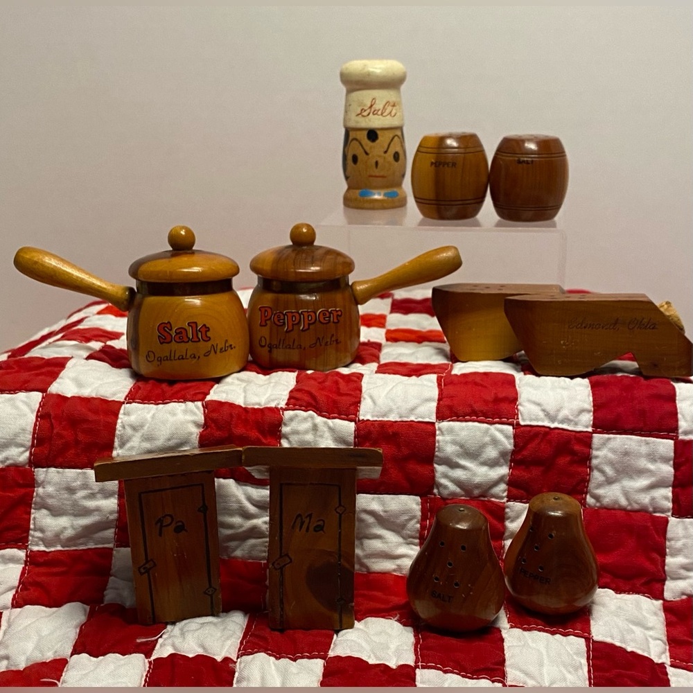 🧂Lot of Vintage Kitschy Wooden Salt and Pepper Shaker Sets